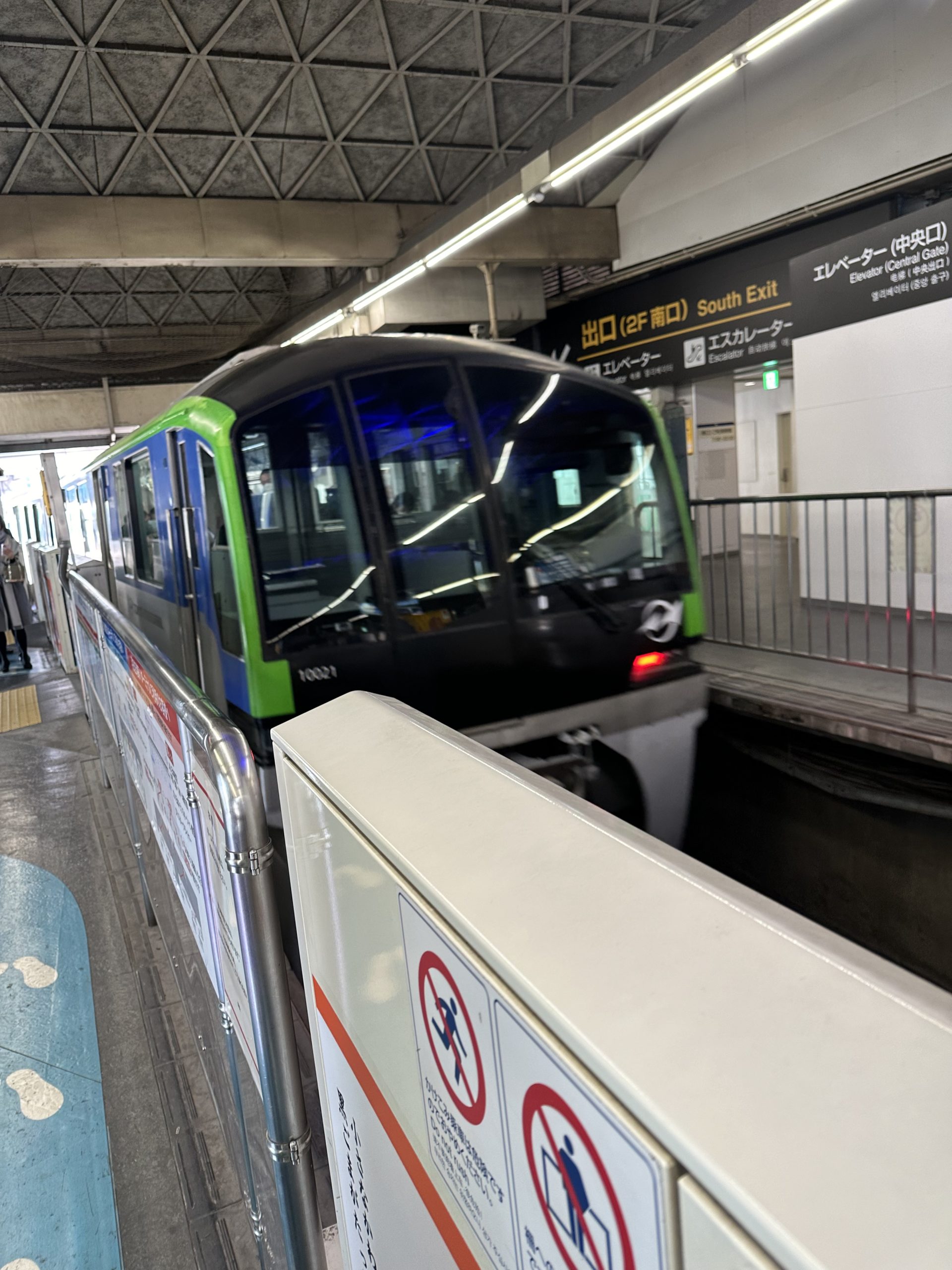 出張無事に終わりました😊たまにモノレール🚝で🎅富士山綺麗だったな〜🗻お腹すいたので蕎麦食べますか🍜 北海道の自動車のことならおまかせ